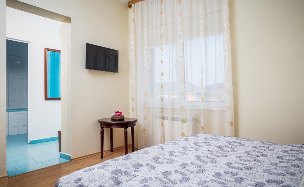 Pensiunea Boema Piatra Neamţ Exterior foto